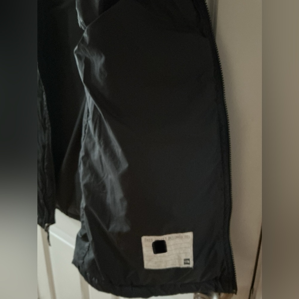 The North Face Boy’s Black 550 Down Puffer Jacket / Coat - Size XL (18-20) - Picture 5 of 7